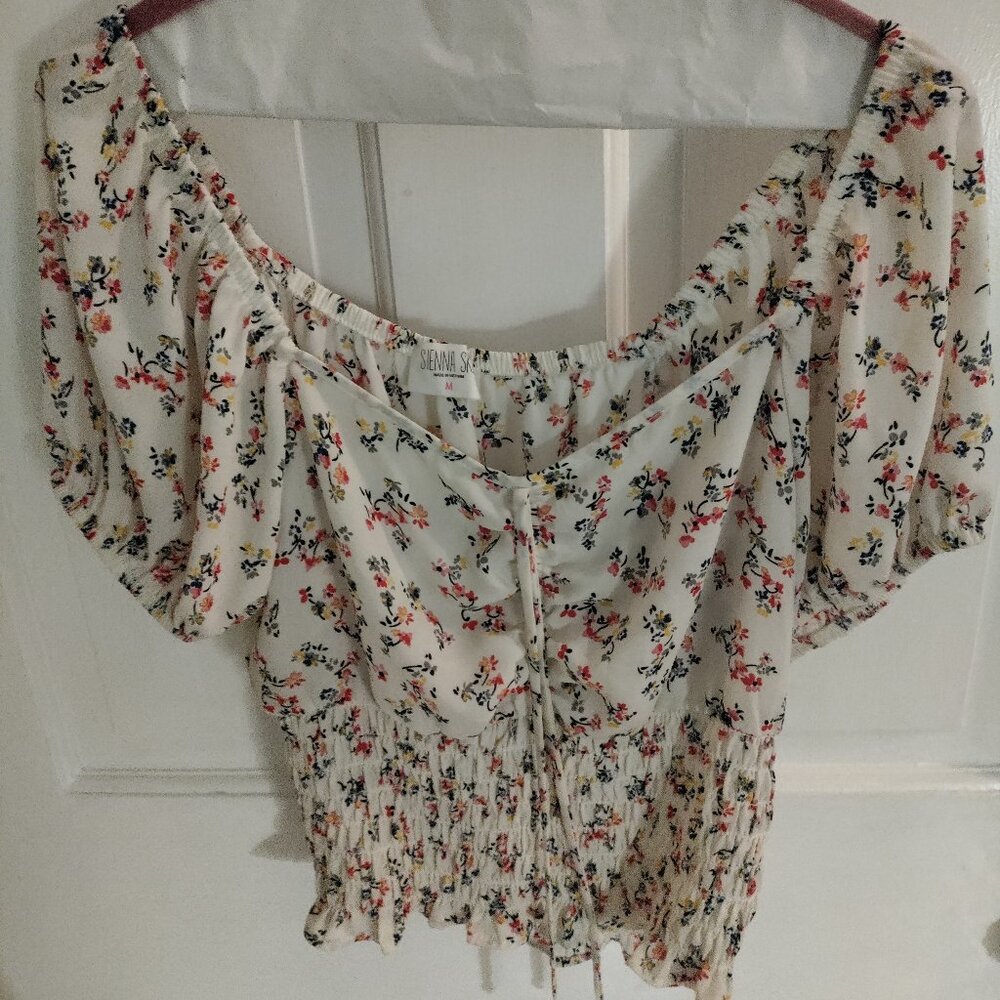 Low cut top